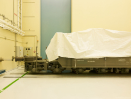 Castor-Transportwagen, Standortzwischenlager für abgebrannte Brennelemente, Kernkraftwerk Grohnde, Niedersachsen, Foto: © Thorsten Klapsch