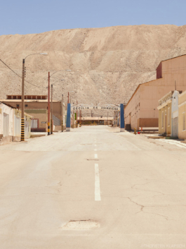 Einfahrt zur verlassenen Siedlung, Chuquicamata, Chile, Foto: © Thorsten Klapsch