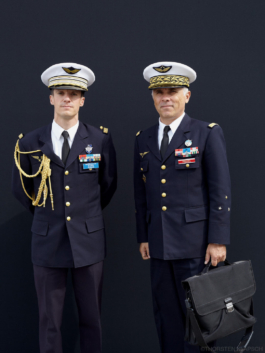 Excuse me, Sir - Internationaler Rüstungshandel und Präsentation von Militärtechnologie, ILA, Berlin, Foto: © Thorsten Klapsch