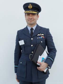 Excuse me, Sir - Internationaler Rüstungshandel und Präsentation von Militärtechnologie, ILA, Berlin, Foto: © Thorsten Klapsch