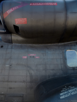 Excuse me, Sir - Internationaler Rüstungshandel und Präsentation von Militärtechnologie, ILA, Berlin, Foto: © Thorsten Klapsch