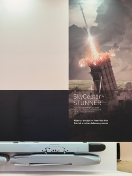 Excuse me, Sir - Internationaler Rüstungshandel und Präsentation von Militärtechnologie, ILA, Berlin, Foto: © Thorsten Klapsch