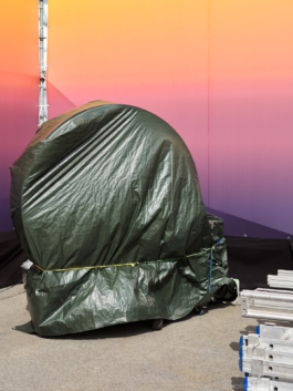 Excuse me, Sir - Internationaler Rüstungshandel und Präsentation von Militärtechnologie, ILA, Berlin, Foto: © Thorsten Klapsch