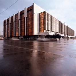Aussenansicht, Palast der Republik, Berlin, 1993, Foto: © Thorsten Klapsch
